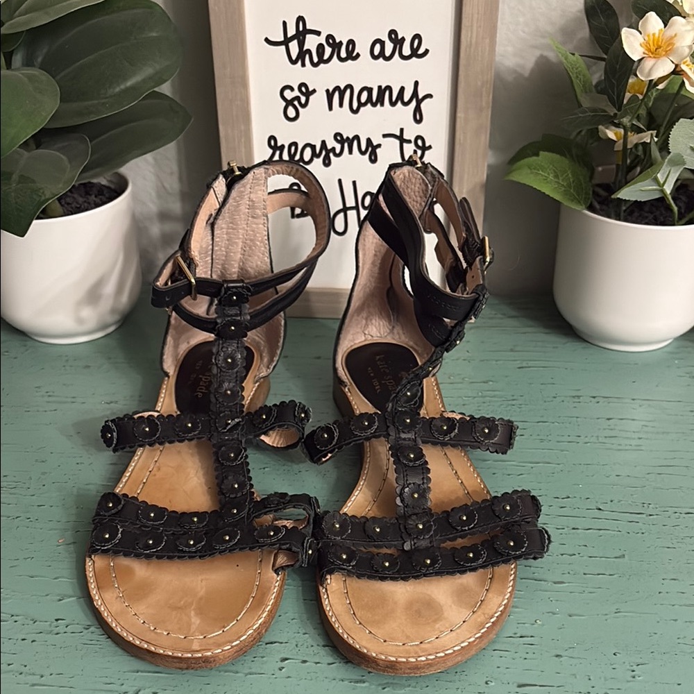 Kate Spade Black and Tan Strappy Sandals SZ 6.5 box 161